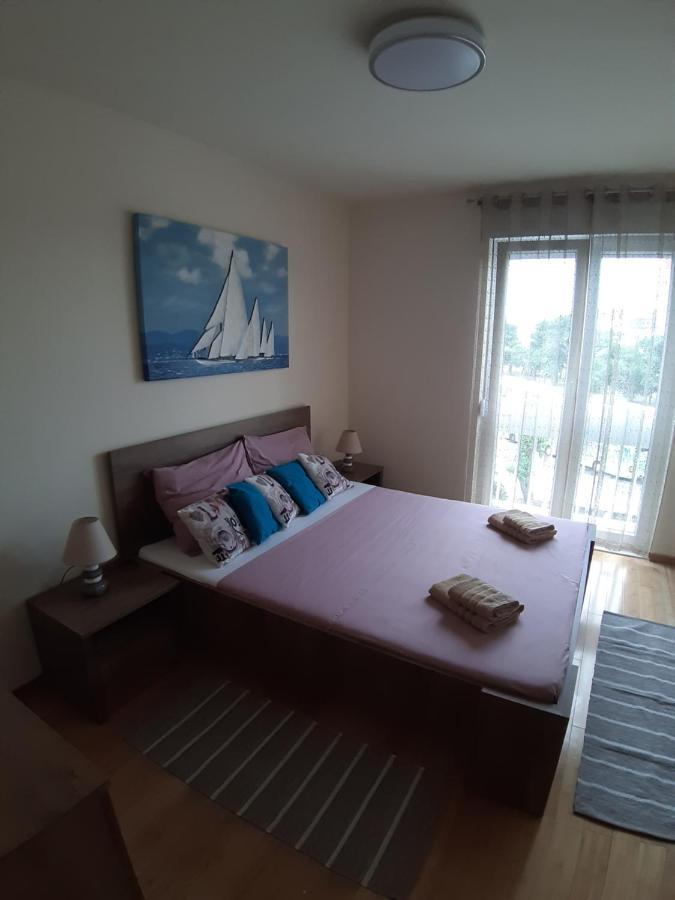 Apartman Petrovic City Center Трогир Экстерьер фото
